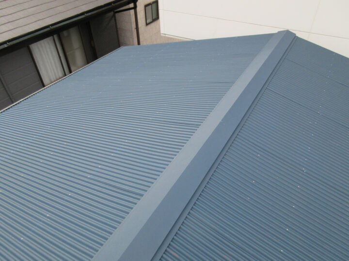 小波屋根のカバ－工法工事施工後
