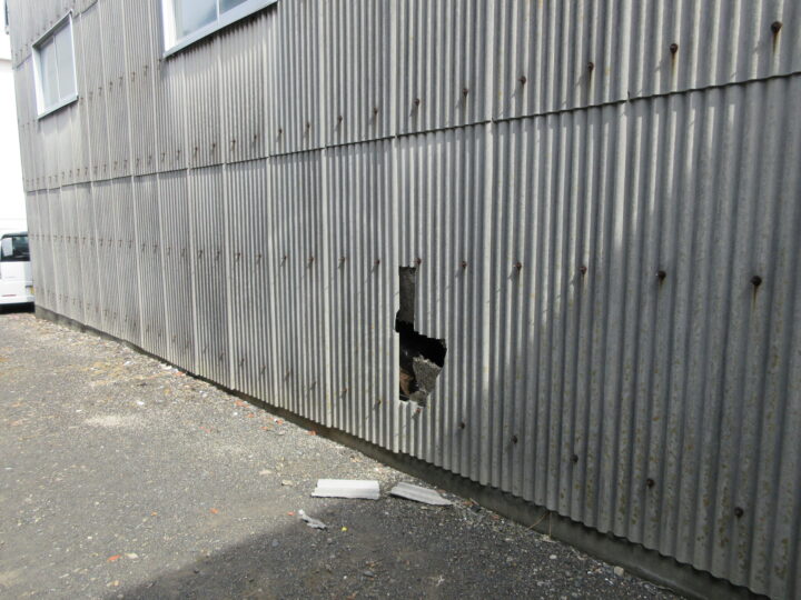 倉庫スレ－ト外壁部分張り替え工事施工前