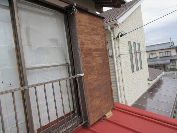 雨戸の戸箱の鏡板の補修工事施工前