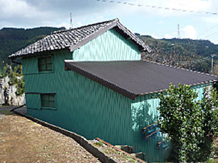 築50年の小屋のSGL鋼板による外壁張り替え工事施工後