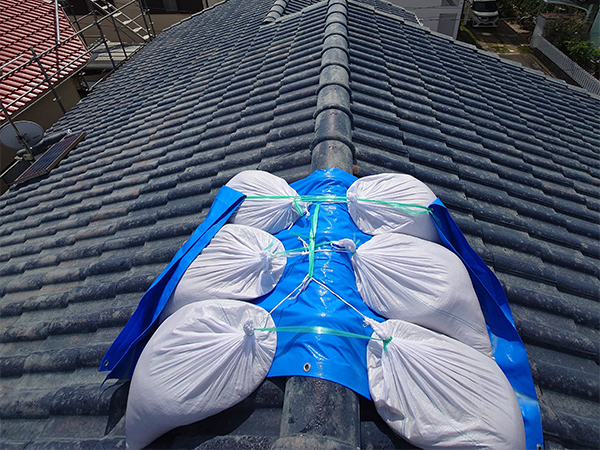 瓦屋根から金属屋根へ葺き替えの雨漏り・地震対策工事施工前