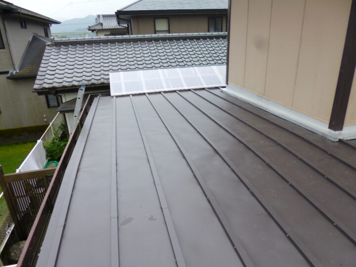 芯木無し瓦棒葺き(旧式)屋根の改修工事施工後