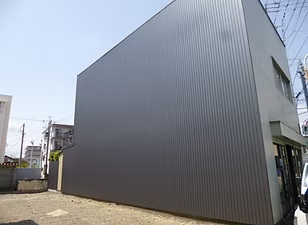 <span class="inline-text-color has-luminous-vivid-orange-text-color">適正価格・責任施工</span>