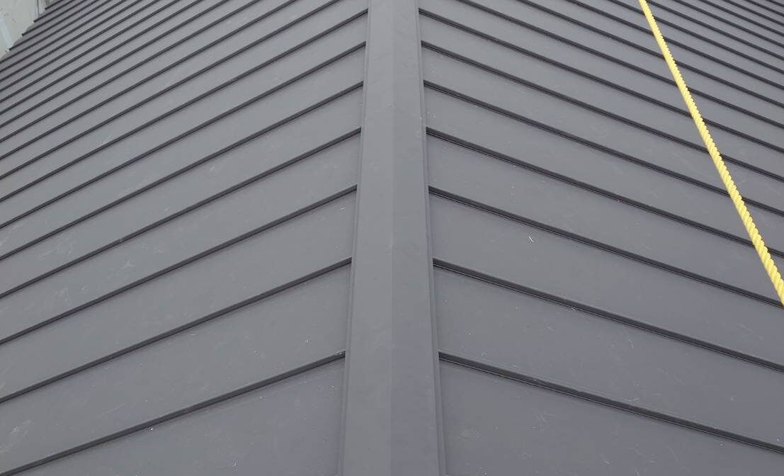 【瓦屋根→金属屋根へ葺き替え工事】